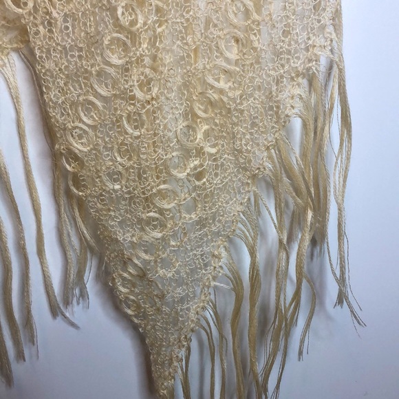 Handmade Ivory Shawl - Picture 4 of 5